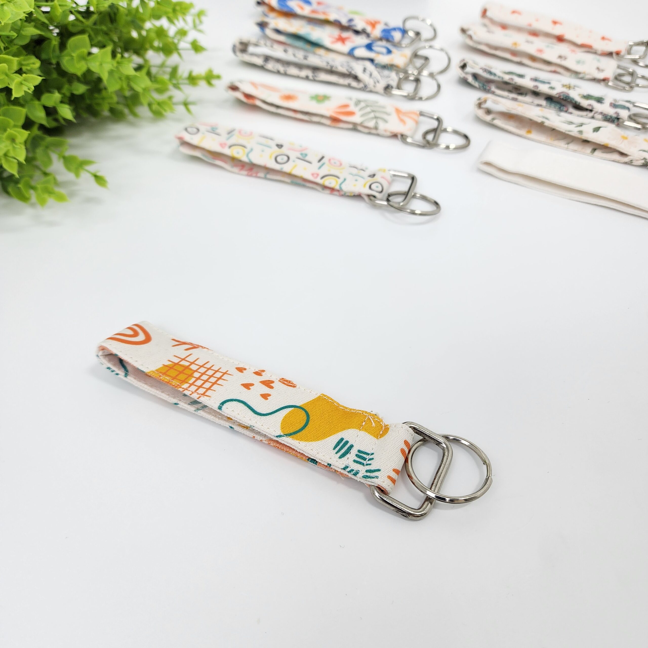 Kişiselleştirilebilir Sarı Mavi Detaylı Şekilli Kumaş Anahtarlık 2.5x15cm