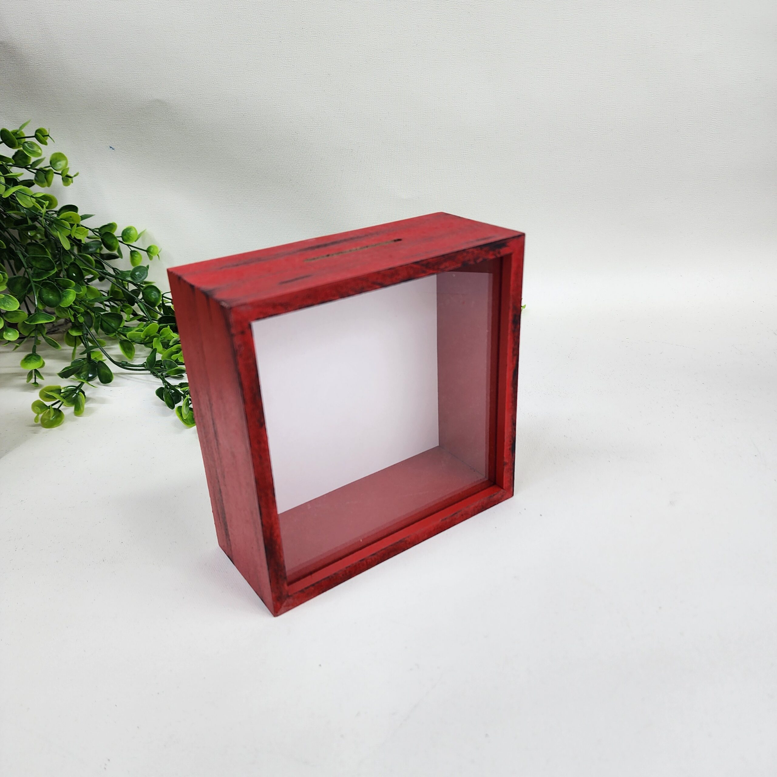 Kişiselleştirilebilir Ön Yüzü Pleksi Ahşap Hazneli Kırmızı Kumbara